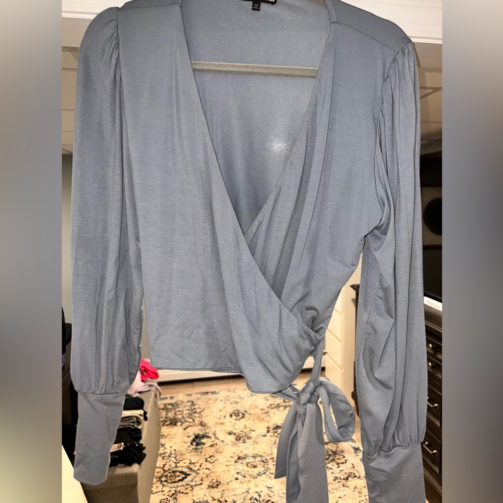 Women’s dusty blue cross crop top